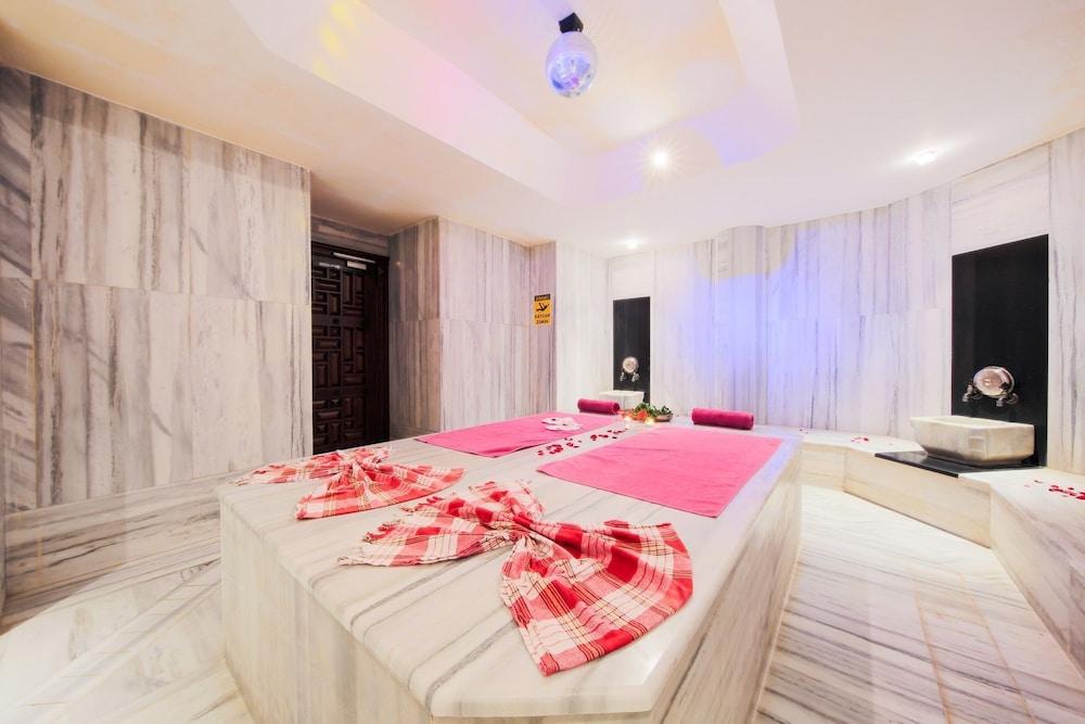 Sisus Hotel Çeşme Exteriör bild