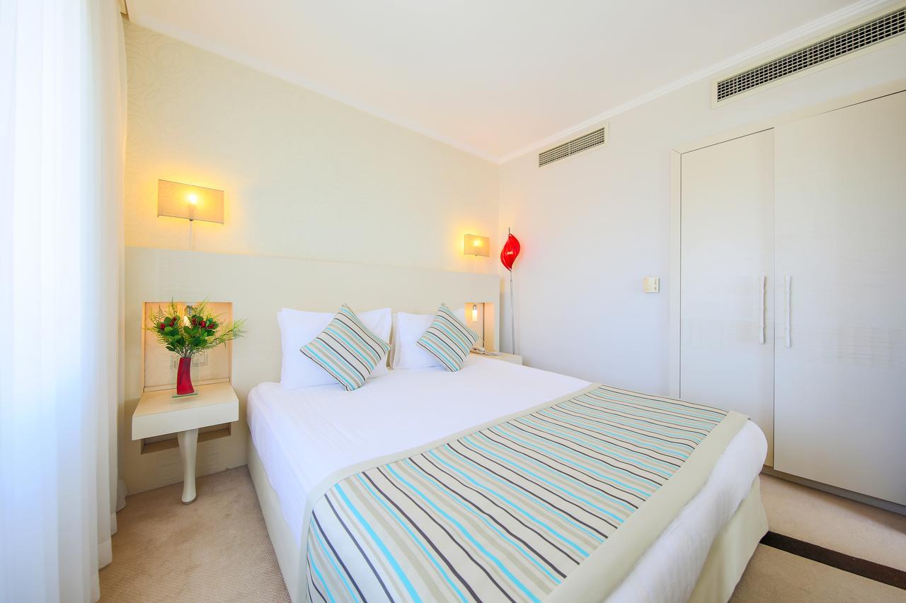 Sisus Hotel Çeşme Exteriör bild