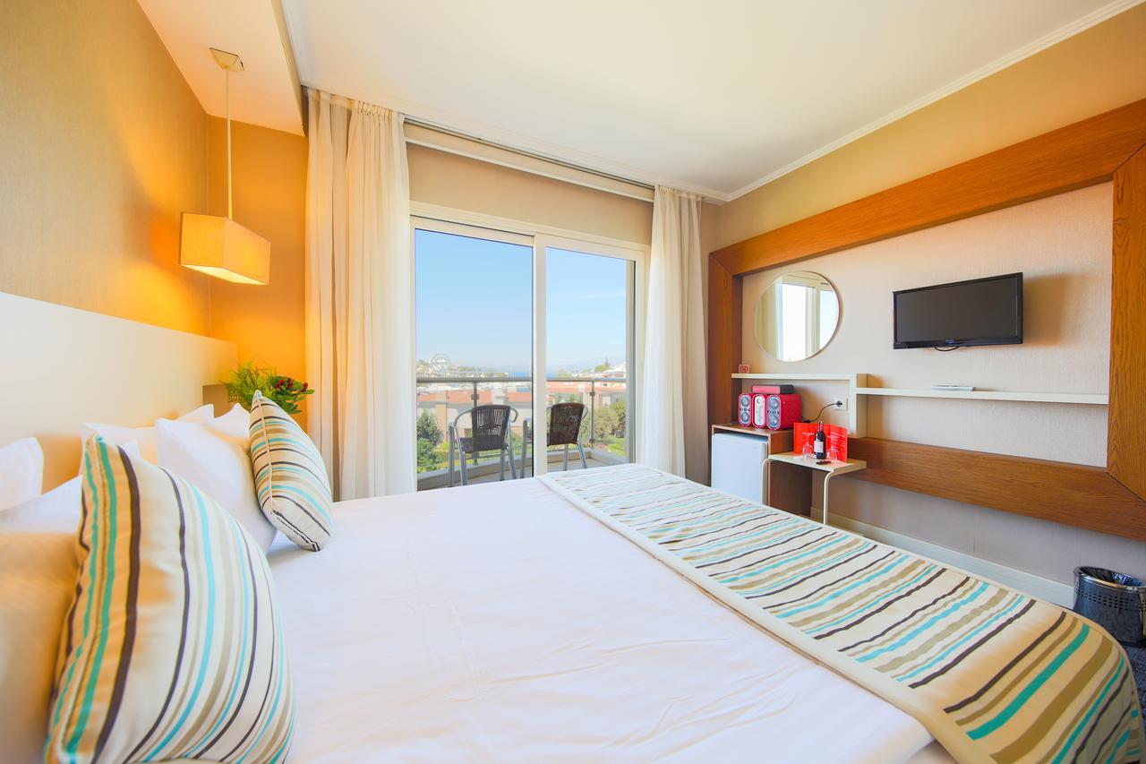 Sisus Hotel Çeşme Exteriör bild