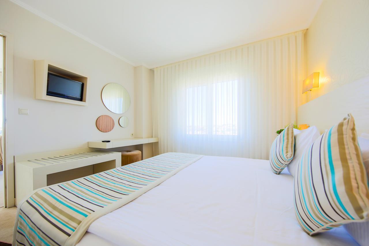 Sisus Hotel Çeşme Exteriör bild