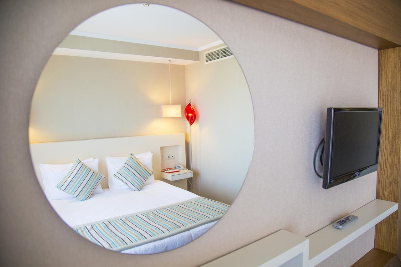 Sisus Hotel Çeşme Exteriör bild